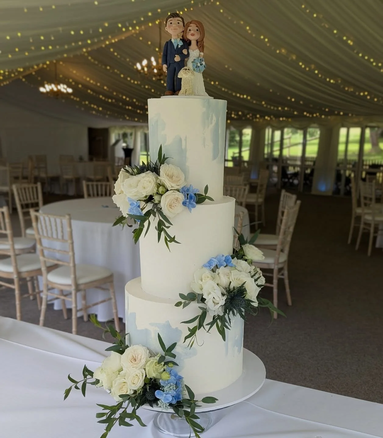 Lauren and Rick's stunning buttercream wedding cake at @tissingtonhallweddings ❤️
Some blue buttercream textures to compliment the wedding colour scheme, teamed with some beautiful fresh flowers from @touchofcharmvenuestylist and the cutest personali