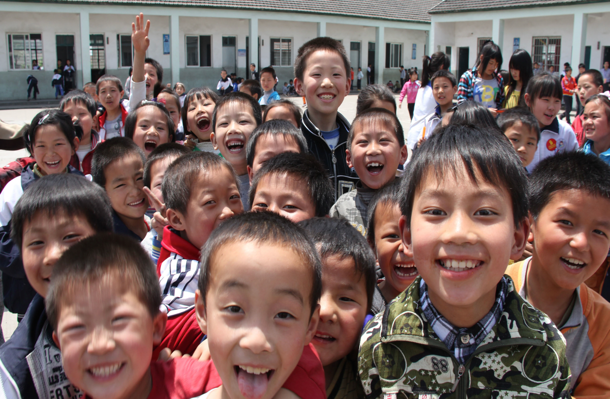 Energy is in the air! The children welcome the Giving Tree delegation in 2017. (image: Abundant Grace)