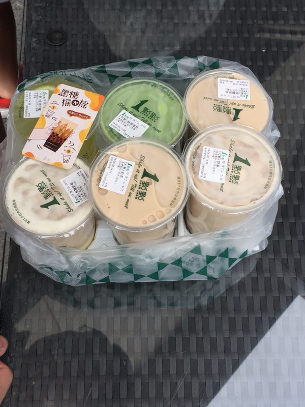 One order of hundreds of bubble tea orders that get delivered to Concordia each week, all with single-use packaging and bags.