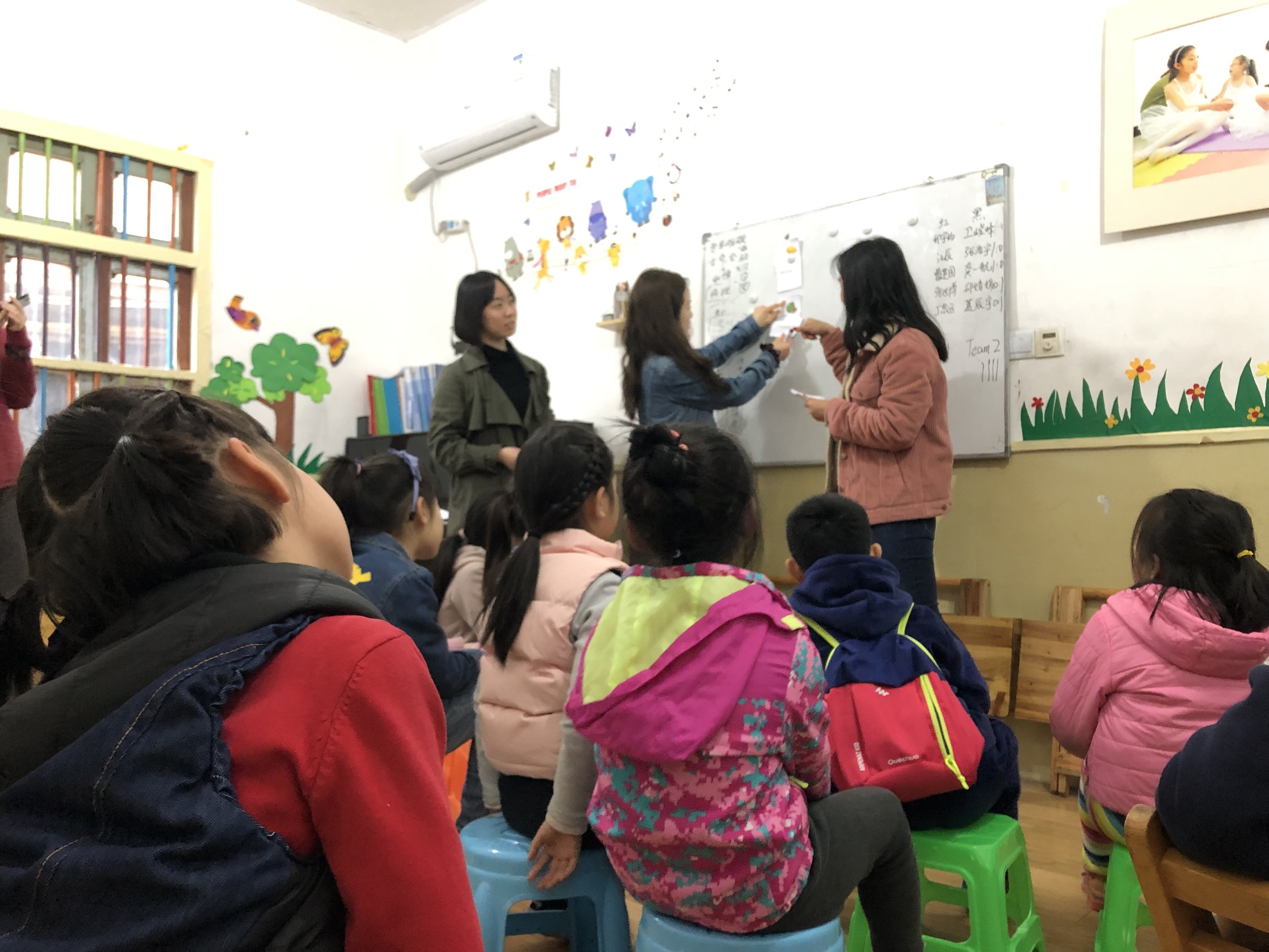 Allison and Kelly teaching another group of students at Qingsi.