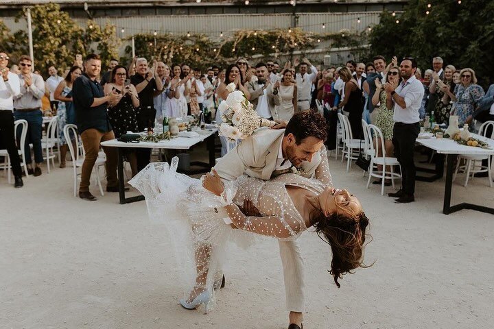 Gorgeous real bride Robyn wore our Delia dress via @noabridalstudio 🤍

📷 @locksmithphotography