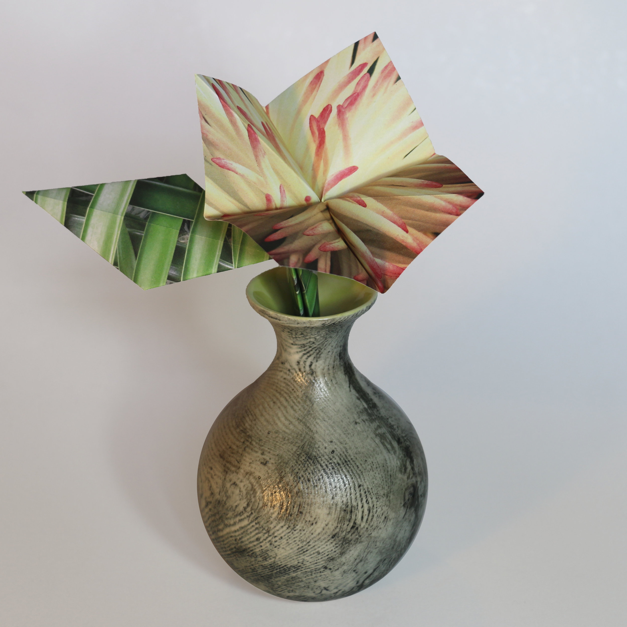 04-flower12-sqr.jpg