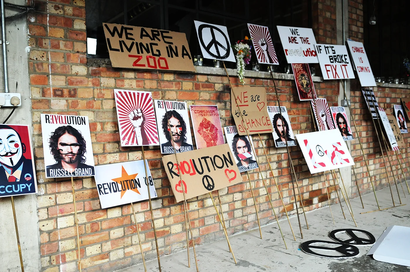 PenguinRandomhouse_RussellBrand_Revolution_Launch_01.jpg