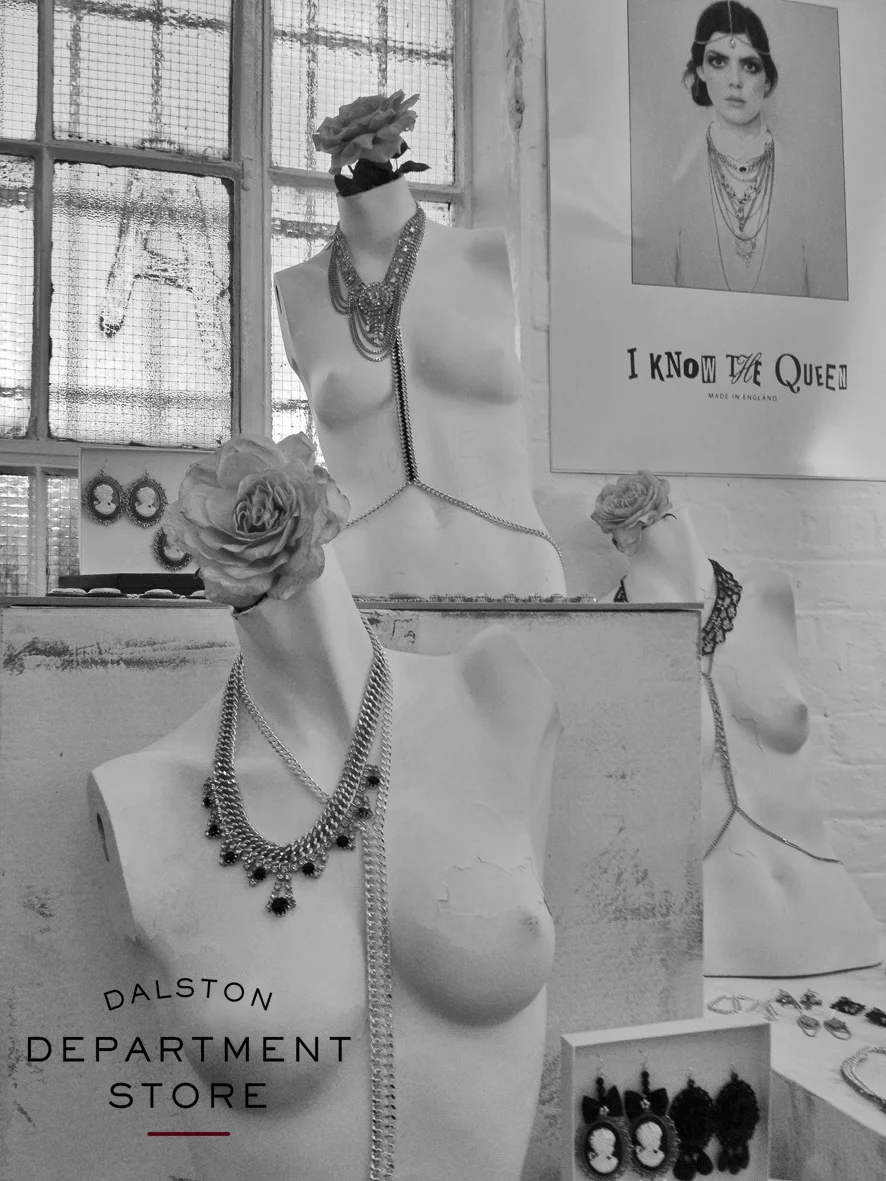 i know the queen display.jpg