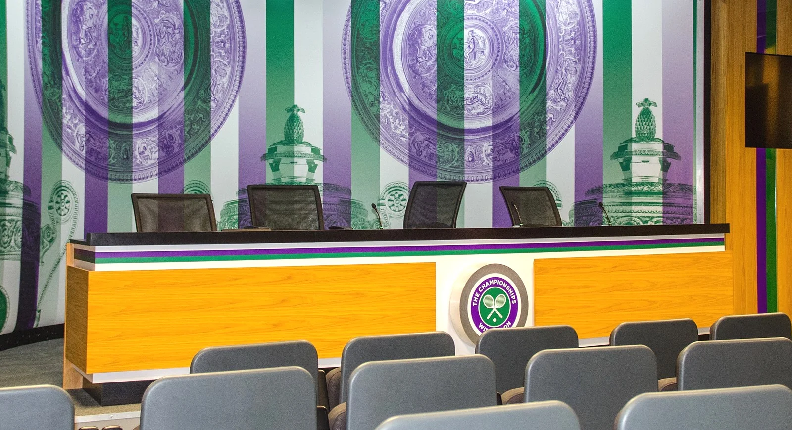 1600px-2014-10-19_Wimbledon_press_room_by_Michael_Frey.jpg