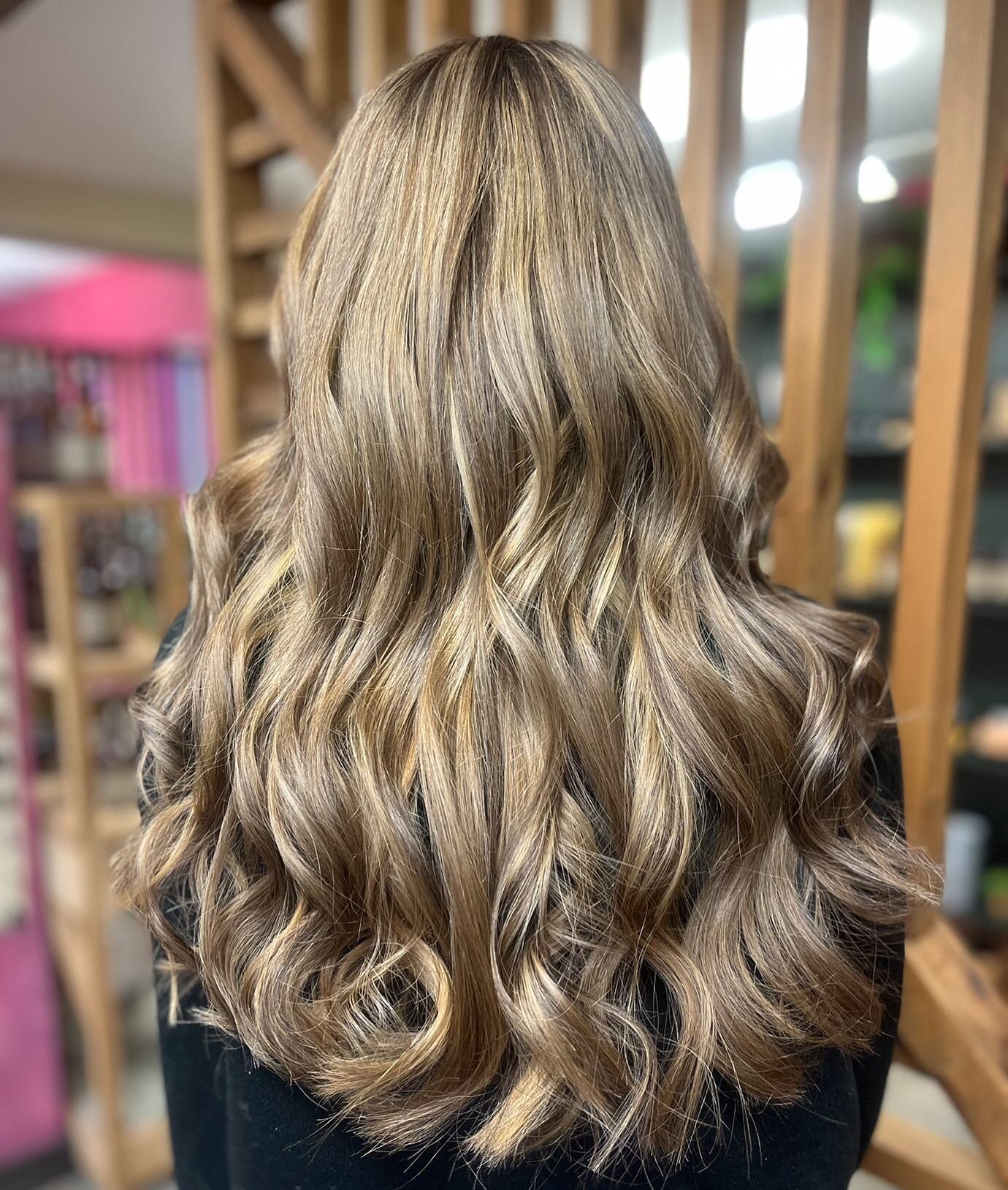 Pretty hair by Nina @hair_by_ninaw #oway #owayhaircare #owaycolour #highlights #lowlights #blonde #organic #organiccolour #longhair #instahair #instagood #l4l