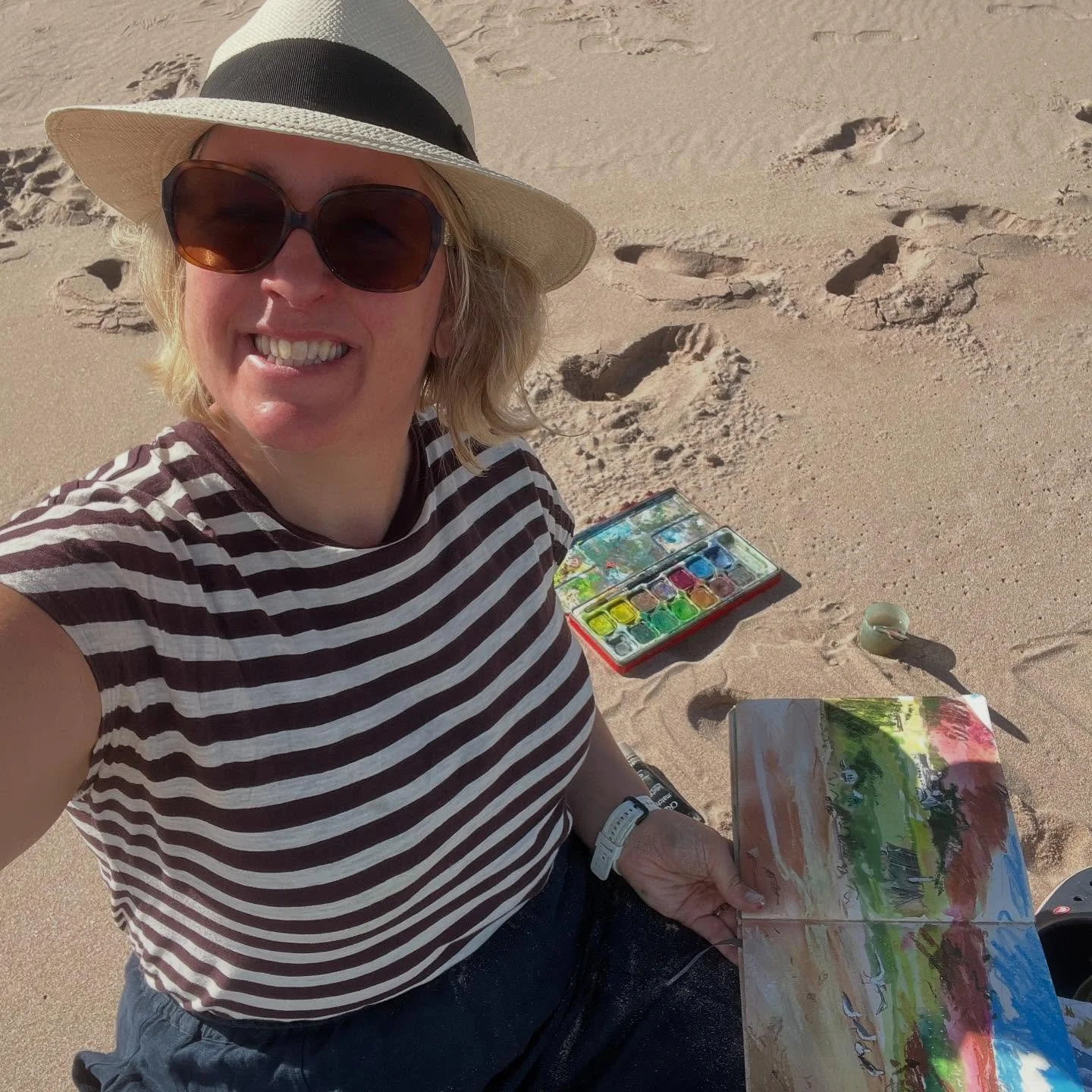 Day 4016: 🏴󠁧󠁢󠁳󠁣󠁴󠁿 last day of our holiday today (if I don&rsquo;t include the 477 mile drive home tomorrow). I went down to the beach again but looked back up at our cottage in the hill, and drew the group of herring gulls that always seem to 