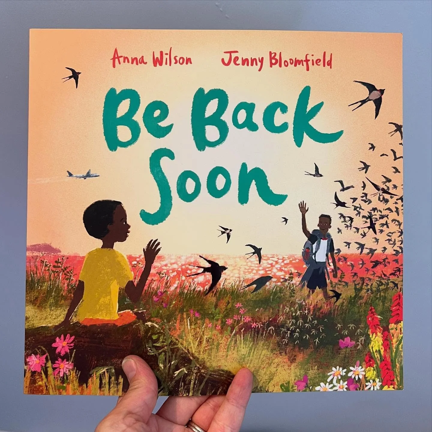 ⭐ BE BACK SOON - out in paperback! ⭐ 

Really happy that Be Back Soon is out in paperback now! I absolutely LOVED illustrating this beautiful story by @acwilsonwriter which cleverly combines the natural wonder of swallow migration with the story of t