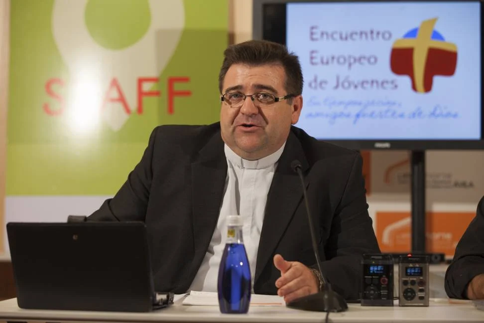 Popular Televisión elabora un reportaje “Los jóvenes y la fe. Retos en la Pastoral Juvenil” en el que recoge las aportaciones de Raúl Tinajero, Tote Barrera… sobre la Pastoral Juvenil