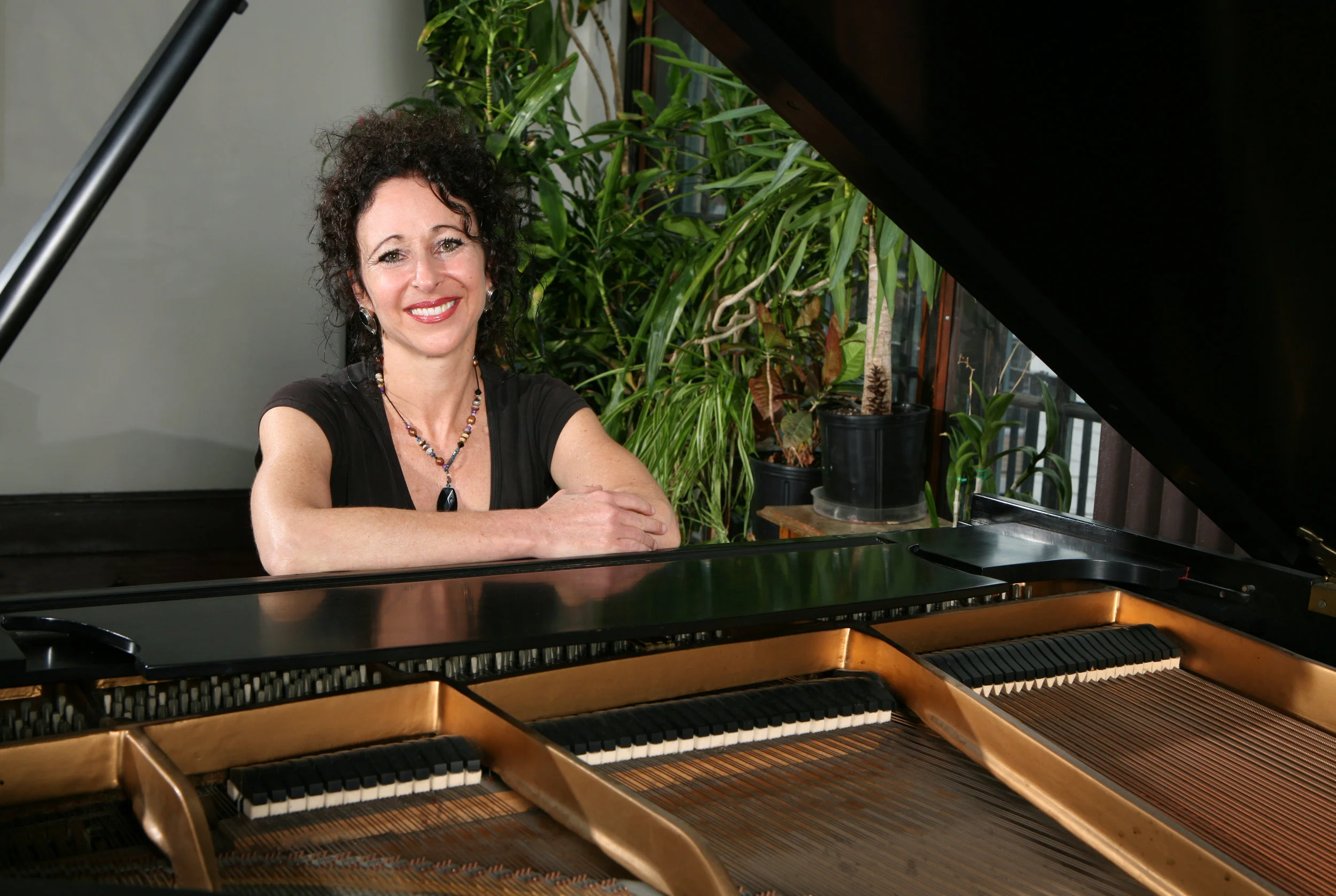 andrea_piano_large.jpg