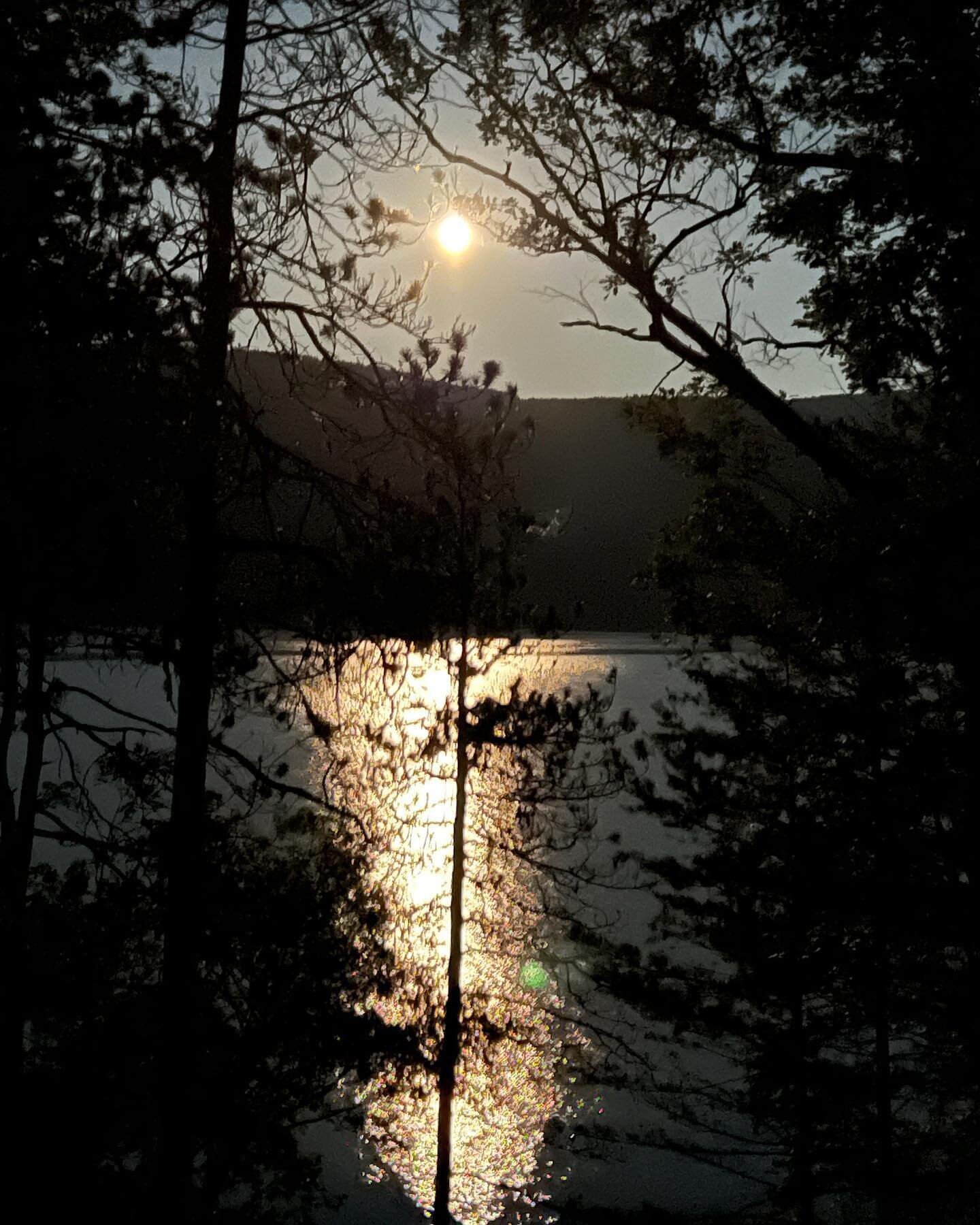 About last night&rsquo;s moon&hellip;..🌝

💫  #waninggibbous #moonlight #silverwater