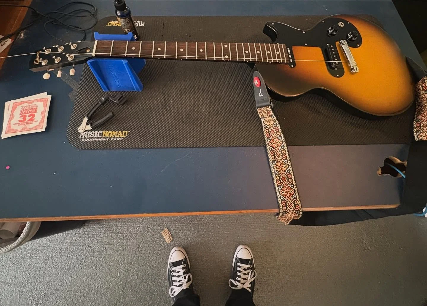 Gibson up on the bench for a restring for the @jakekembleandkick show tomorrow at @pancakedaycenterville . No syrup near the electric guitars, please! 🥞😎🎸