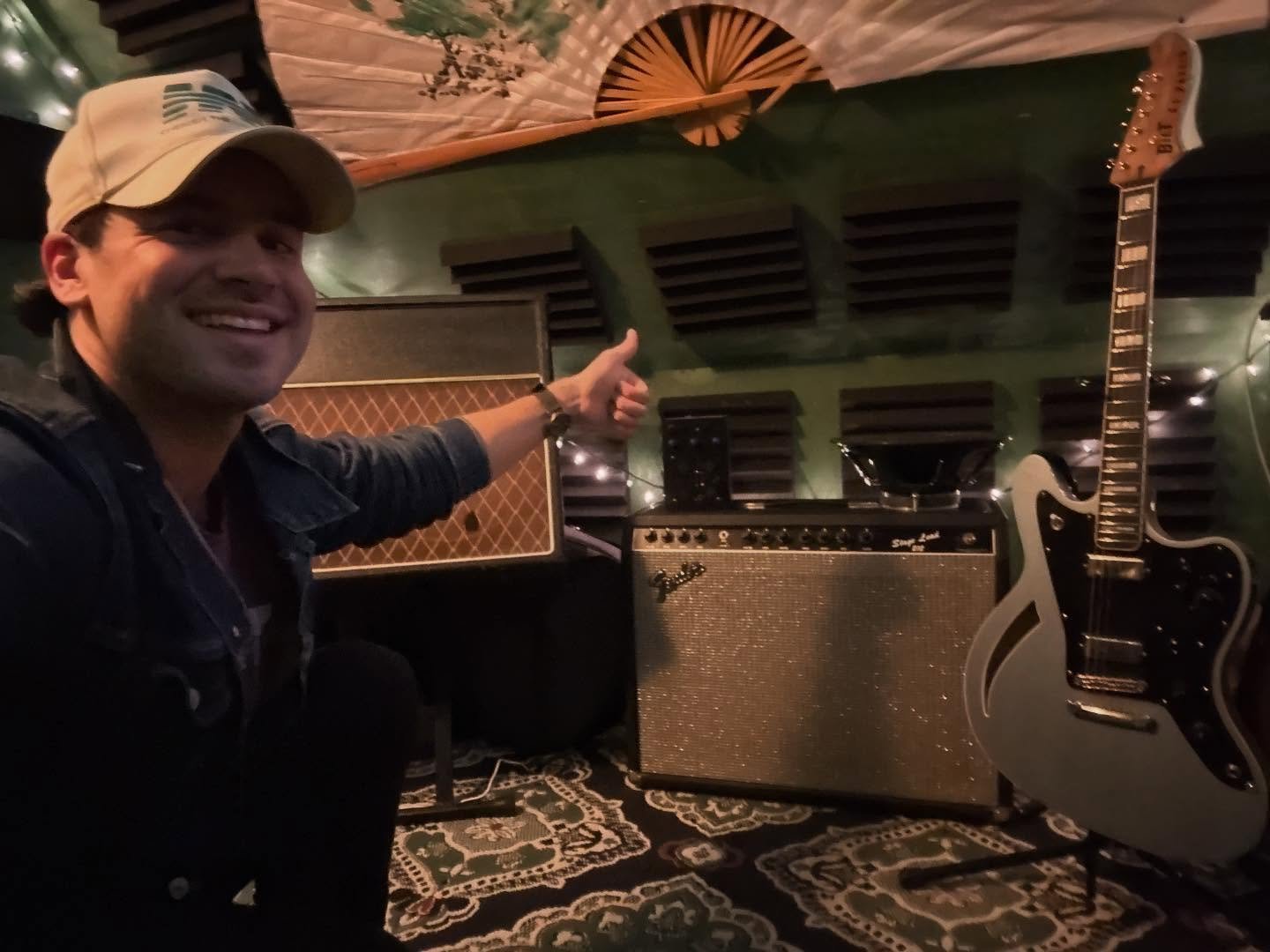 Hope everyone had a great weekend! Here&rsquo;s a pic of me being a dude who loves guitars and amps. 🎸 

⚡️⚡️Dec 19, 2025 - Kick @ Prairie Meadows Casino Altoona, IA - 8pm 

Dec 31st, 2025 - Kick @ Treasure Island
Resort &amp; Casino&rsquo;s Parlay 