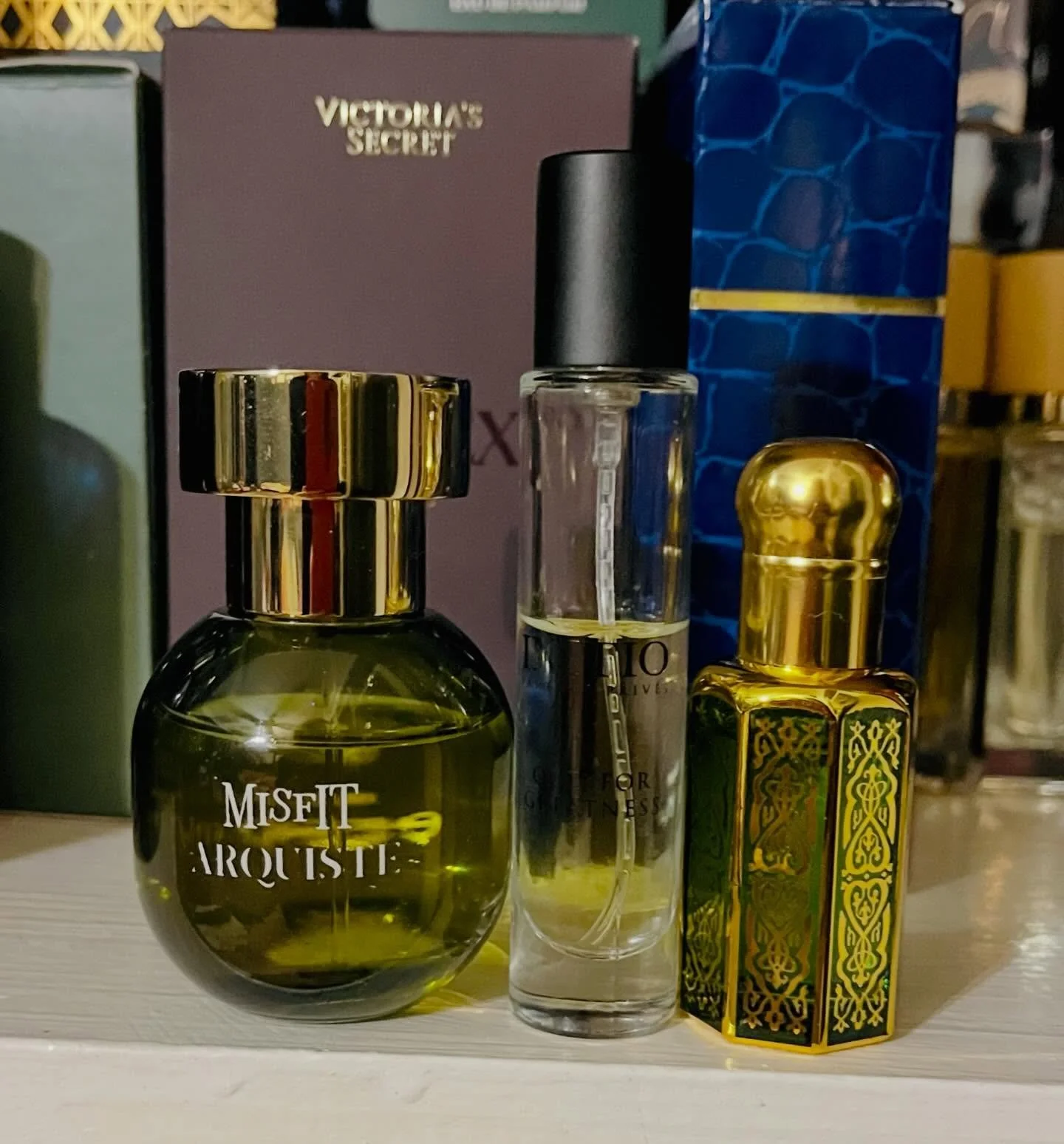 Layered scent for the day✨

🖤Misfit by @arquiste 

🖤Oud to Greatness by @initioparfumsprives 

🖤Ambroxan in a rollerball by Yates

It&rsquo;s warm, inviting, seductive, and velvety.

10 out of 10 recommend 🌿🤍🌿