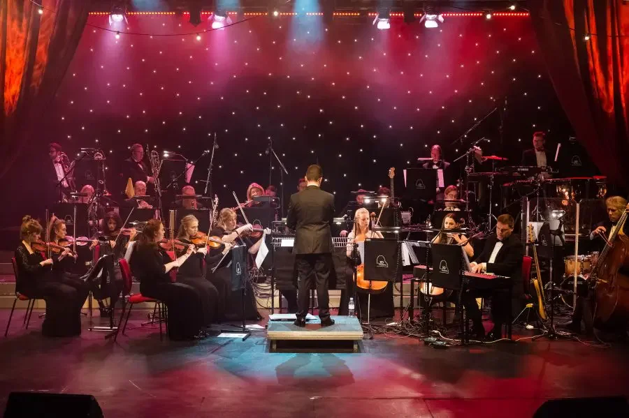 Welcome to the Stage, the Henry Desmond Orchestra