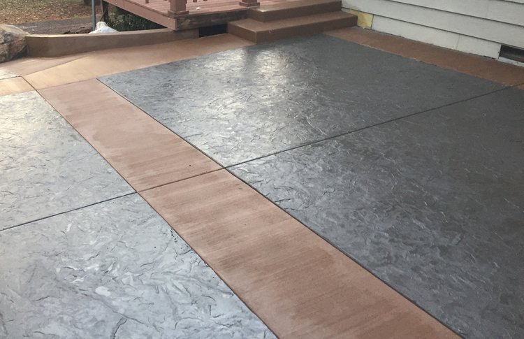 Slate stamped driveway with color bands