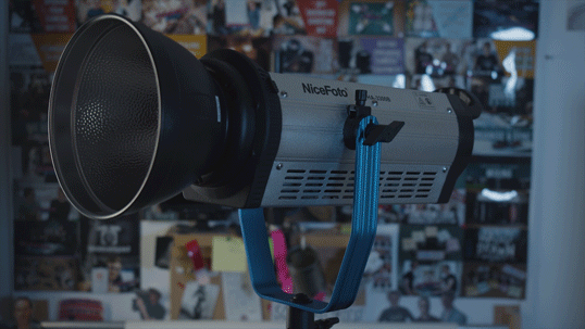 Nice-Foto-Review-Aputure-300D-Alternative.gif