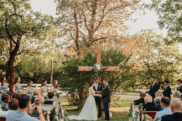 there's something so special about how green our ceremony space is. it's comforting and peaceful and such a representation of how incredible jesus is!! (photo: @photobyjoy_)