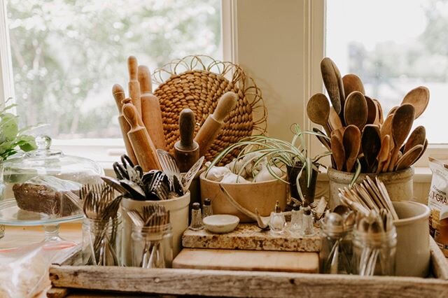 our kitchen remodel has been done for a little while now and we're just enjoying it BIG. TIME! so excited to share all the details that make it so perfect. 🤩