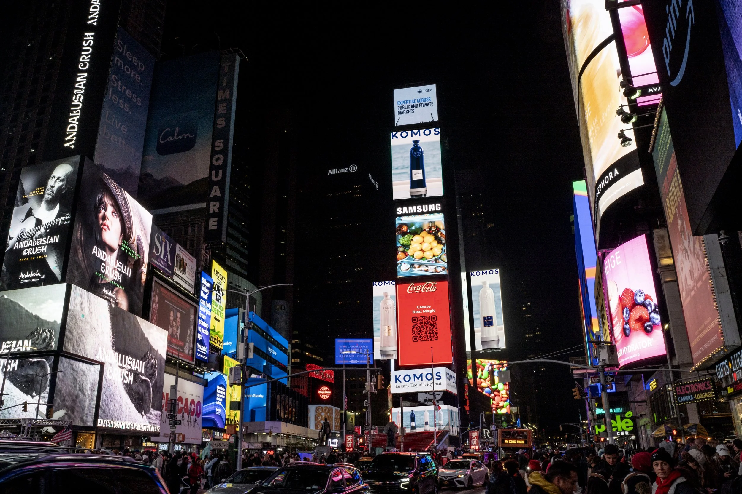 KOMOS time square wide atmosphere.jpg