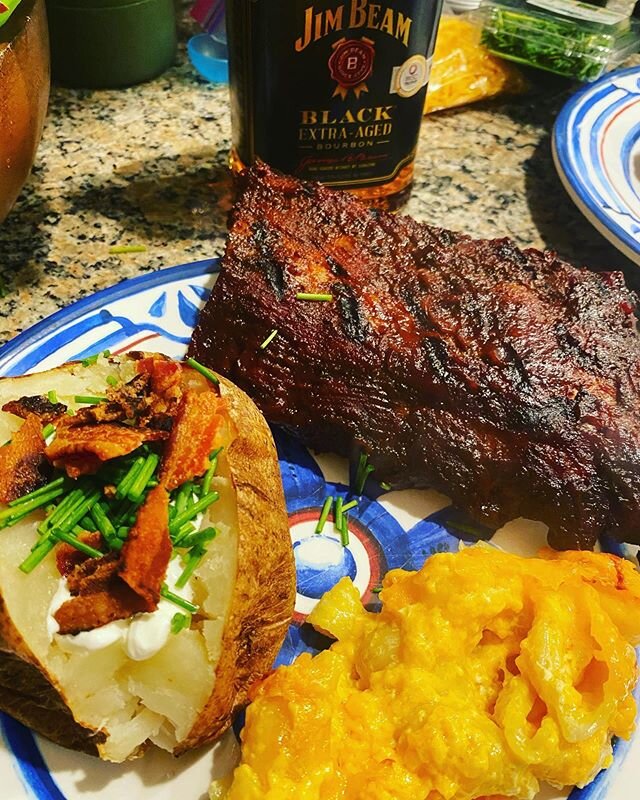 Fathers Day Dinner complete ! @tastesofchicago Chicago&rsquo;s Original Ribs ! Loaded baked potatoes and homemade mac and cheese . 😋 @therealsullyestate