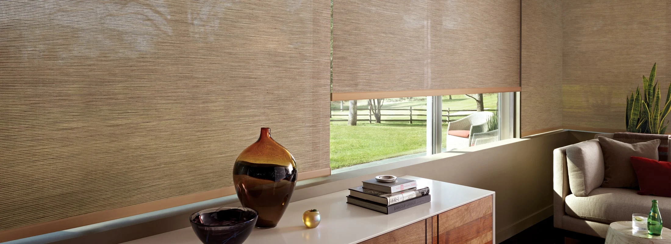 patio-roller-shades-designer-screen-shades-carousel-01_0.jpg