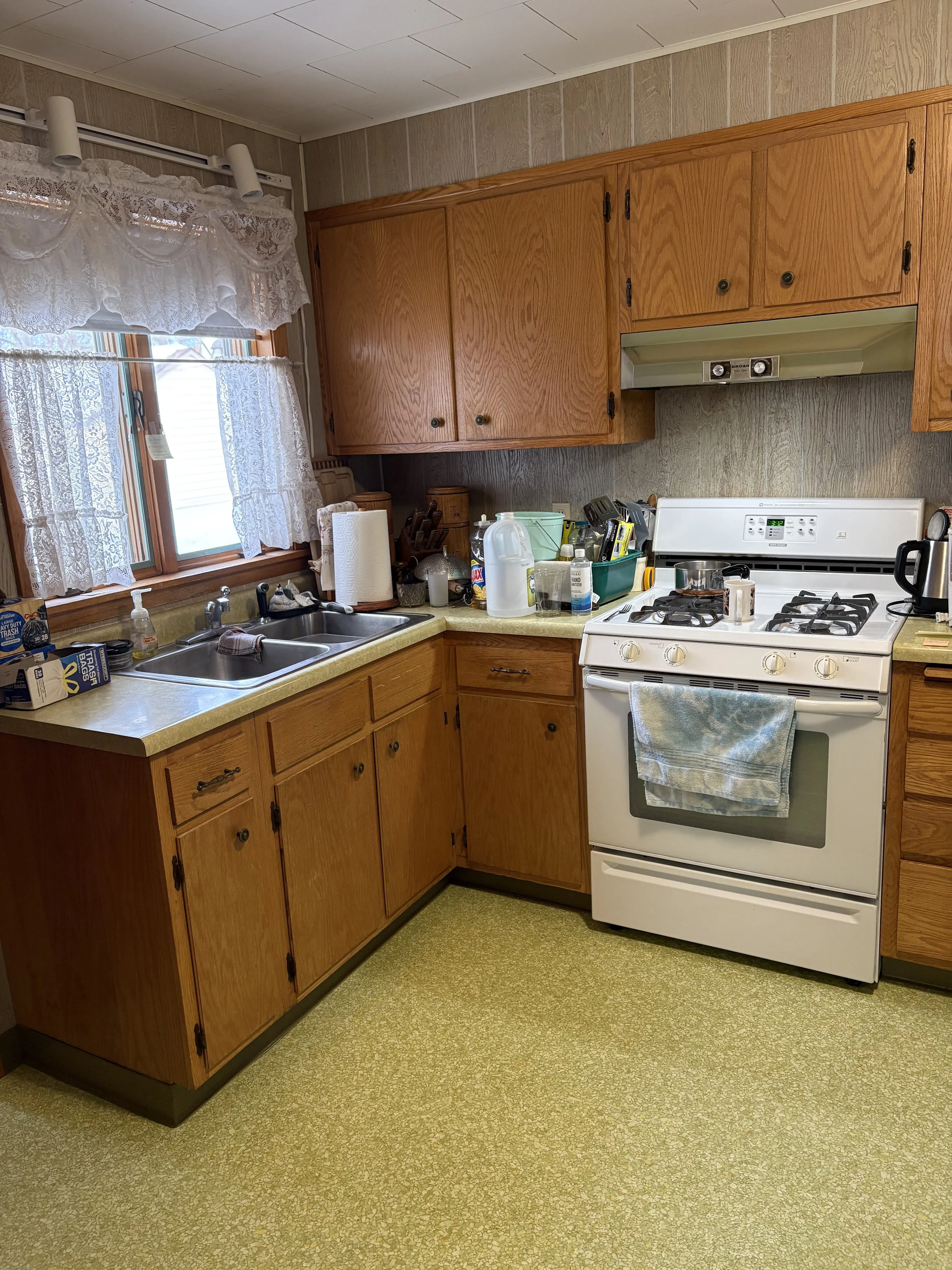 1st kitchen.jpeg