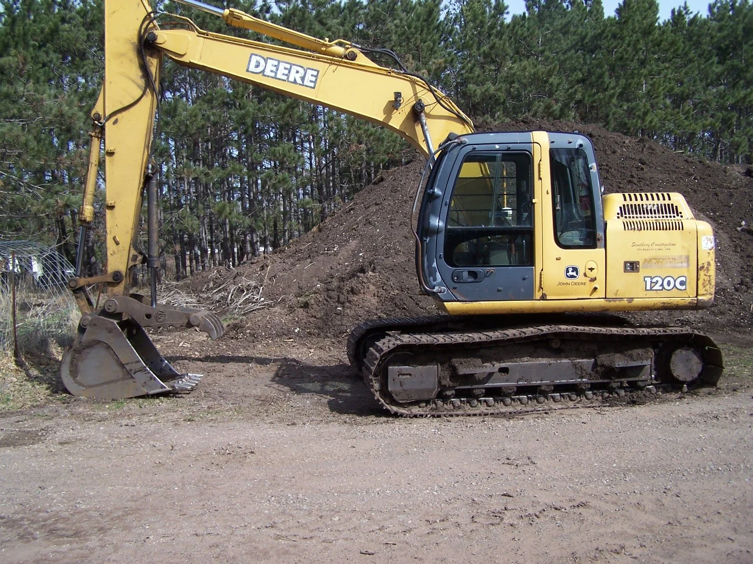 jd escavator.JPG