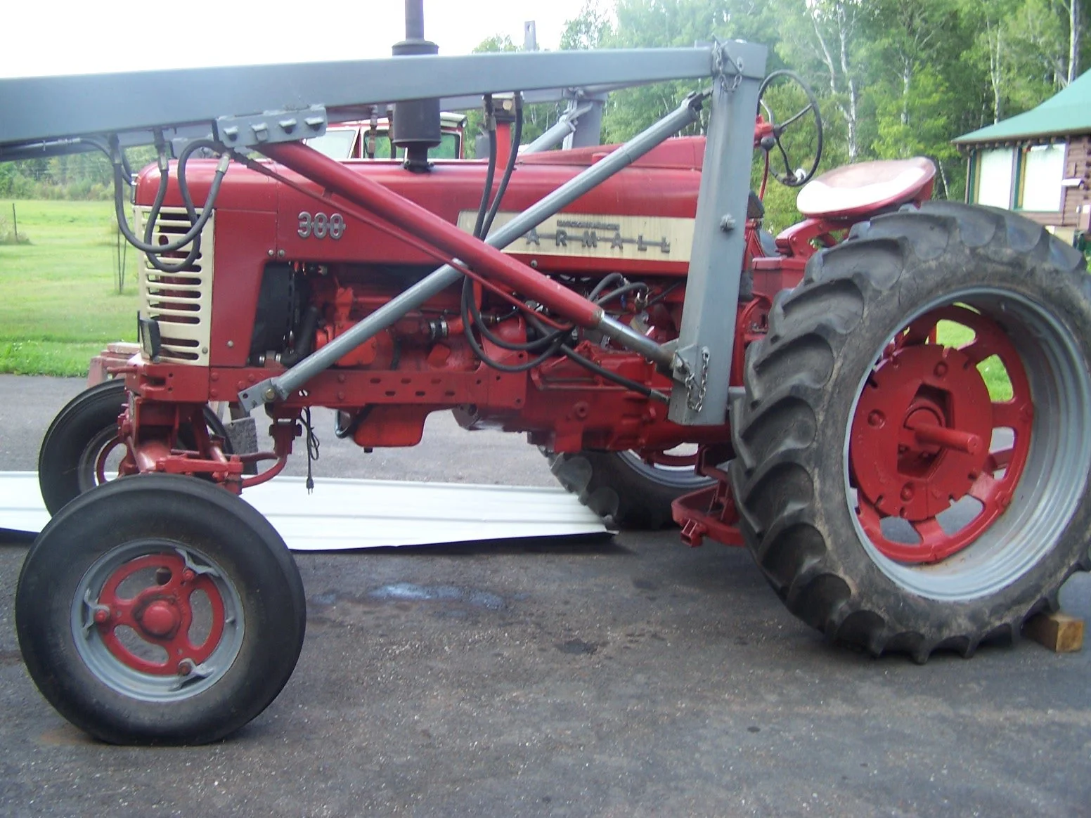 thomas farmall 300.JPG