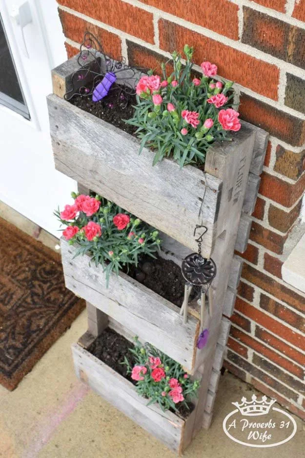 12-diy-pallet-wood-planter-box-ideas-homebnc.jpg