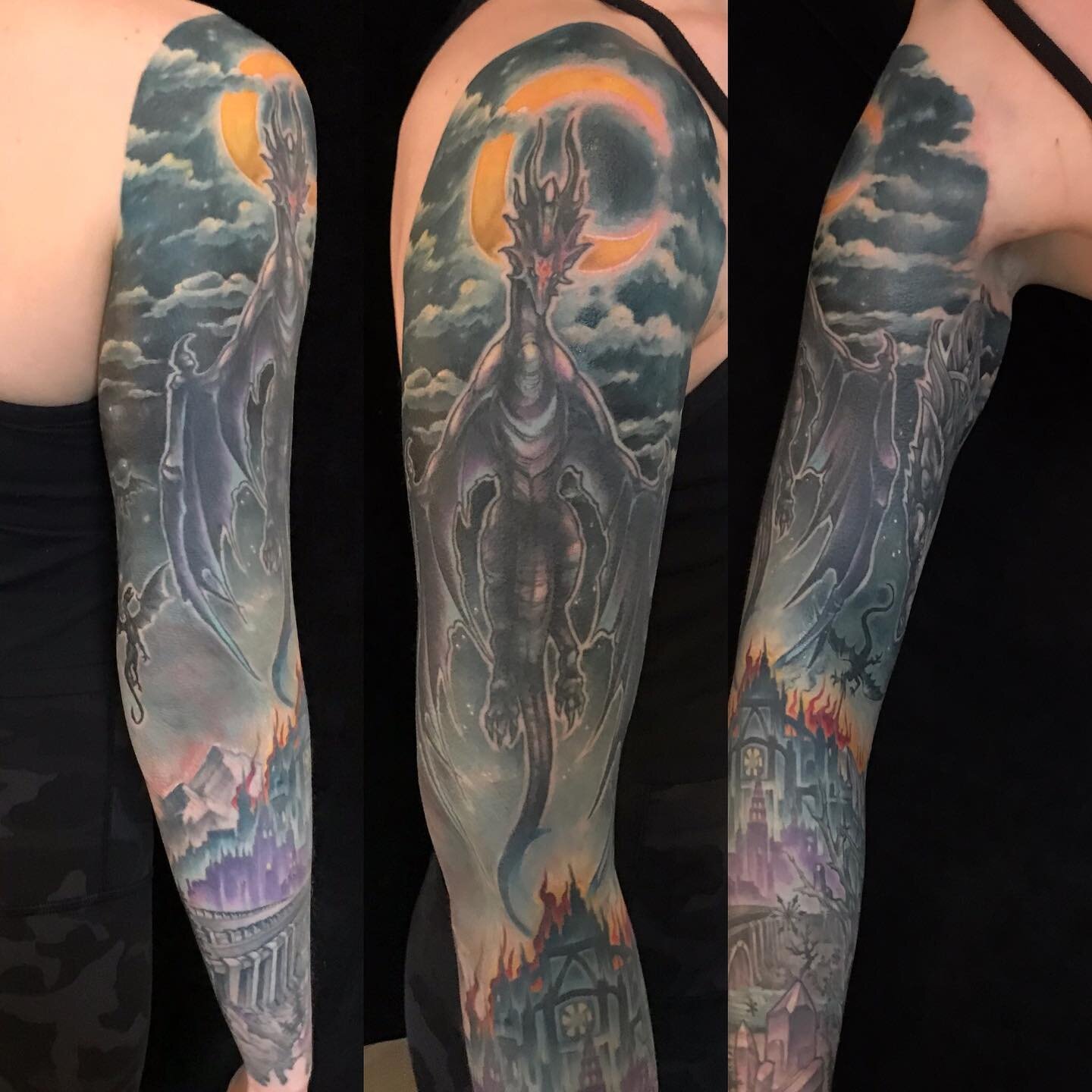 Some shots of the Dark Souls themed tattoo on Rachel by @anastasia_powell 

 #Edmonton #tattoo #tattoos #tattoosforwomen #tattoosformen #tattosforgirls #colortattoo #beehaven #edmontontattoo #edmontontattooshow #winnipegtattooconvention #yeg #yegtatt