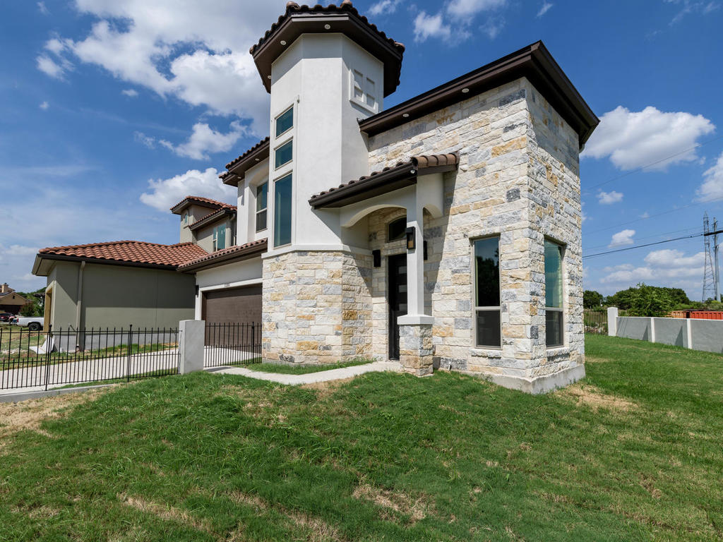 12301 Cedar Bend Cove Austin-003-004-Cedar Bend-MLS_Size.jpg