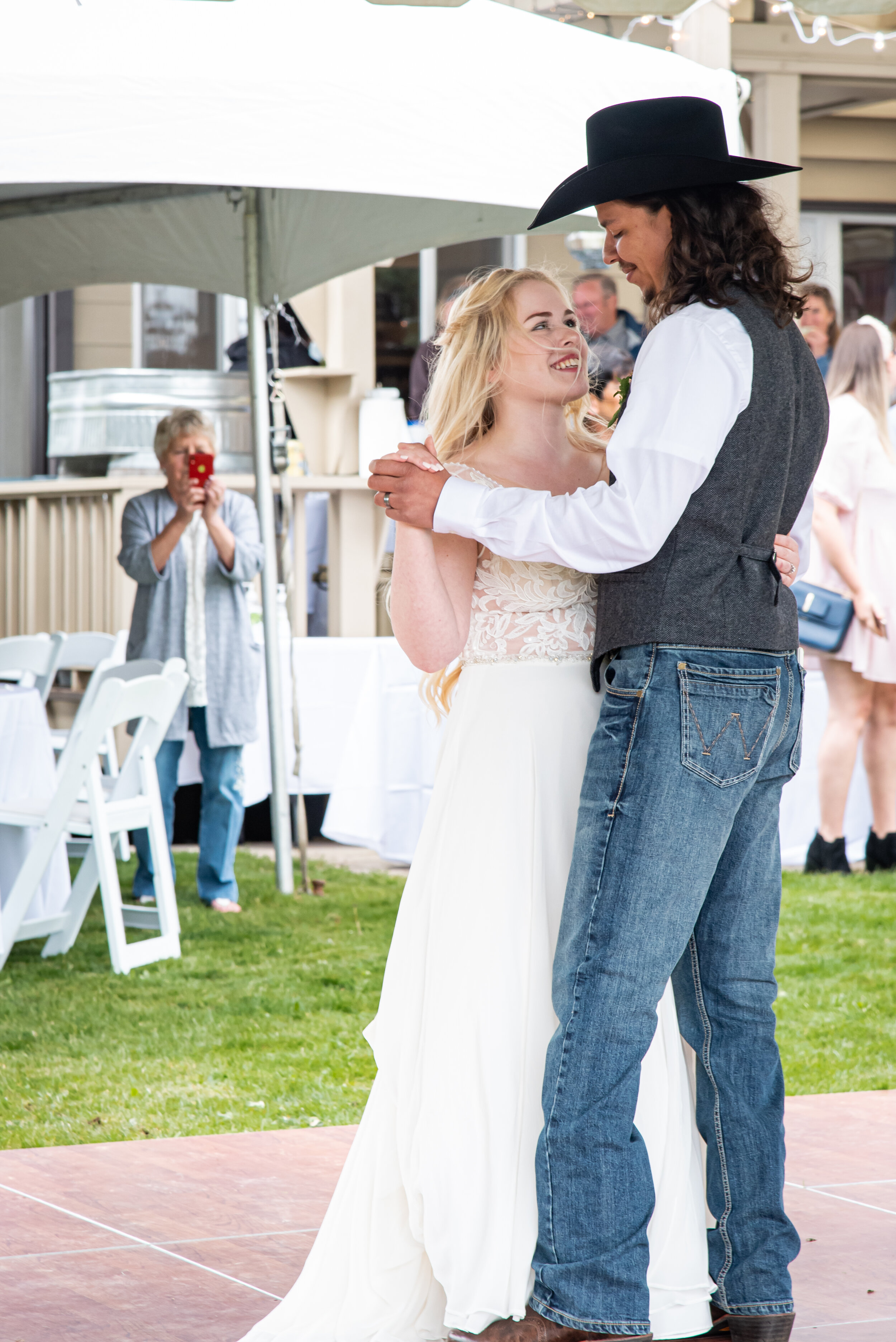 First-Dance-brittney-corey-photography-wedding-8.jpg