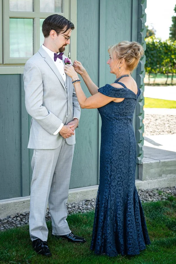 brittney-corey-photography-getting-ready-groom-16.jpg