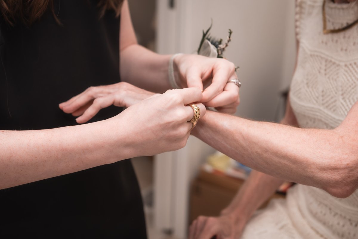 brittney.corey.photography-getting-ready-24.jpg