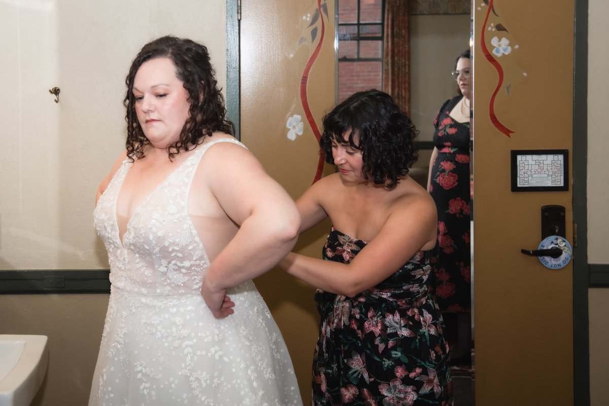 brittney.corey.photography-wedding-getting-ready-55.jpg