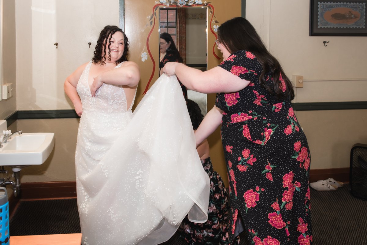 brittney.corey.photography-wedding-getting-ready-57.jpg