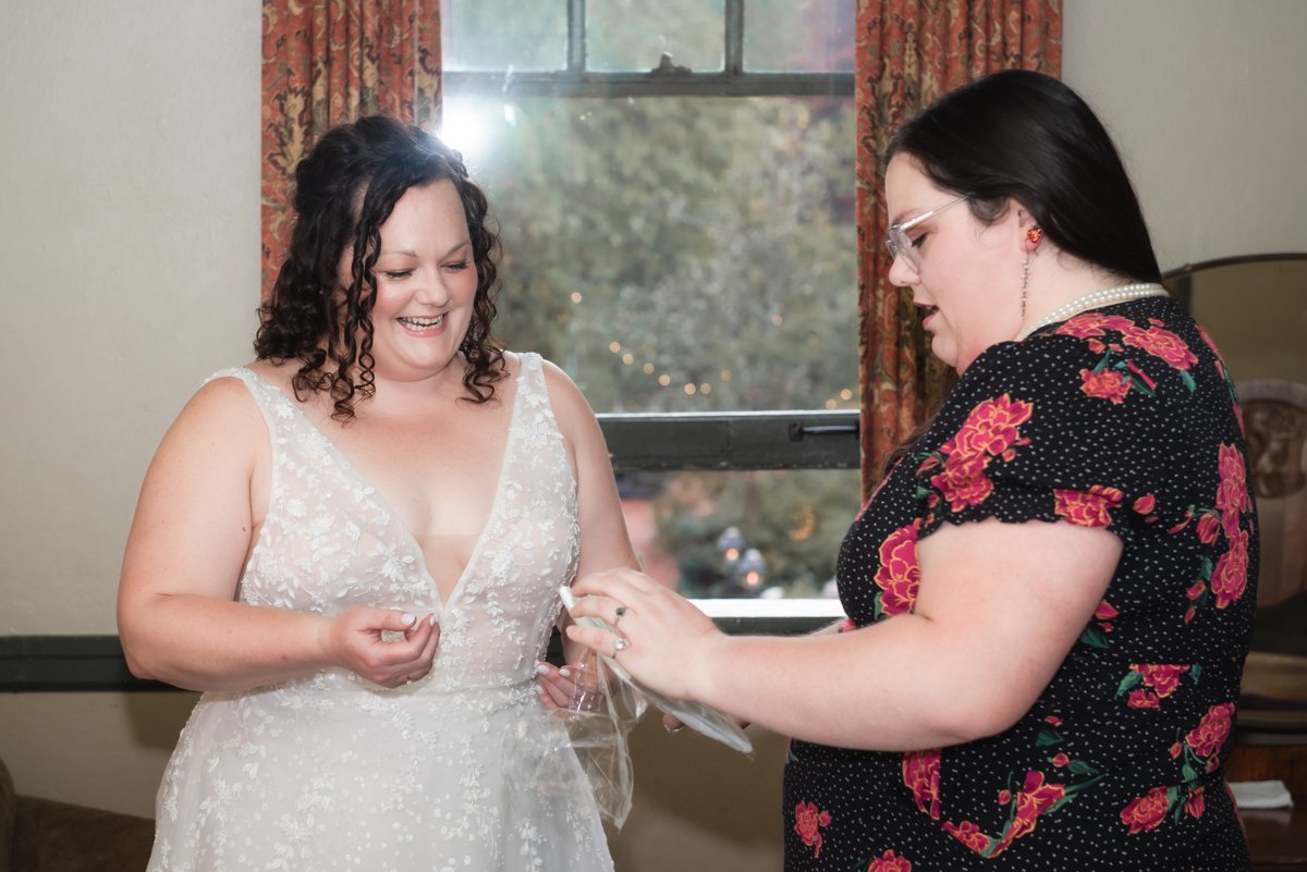 brittney.corey.photography-wedding-getting-ready-60.jpg