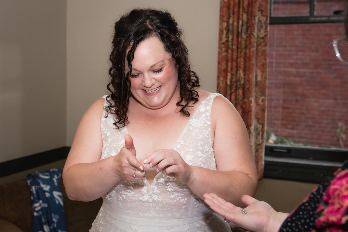 brittney.corey.photography-wedding-getting-ready-73.jpg