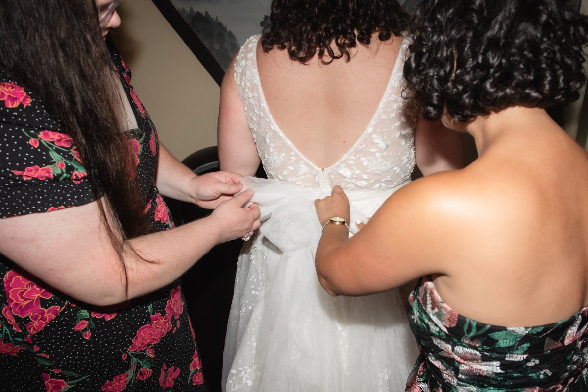 brittney.corey.photography-wedding-bustling-14.jpg