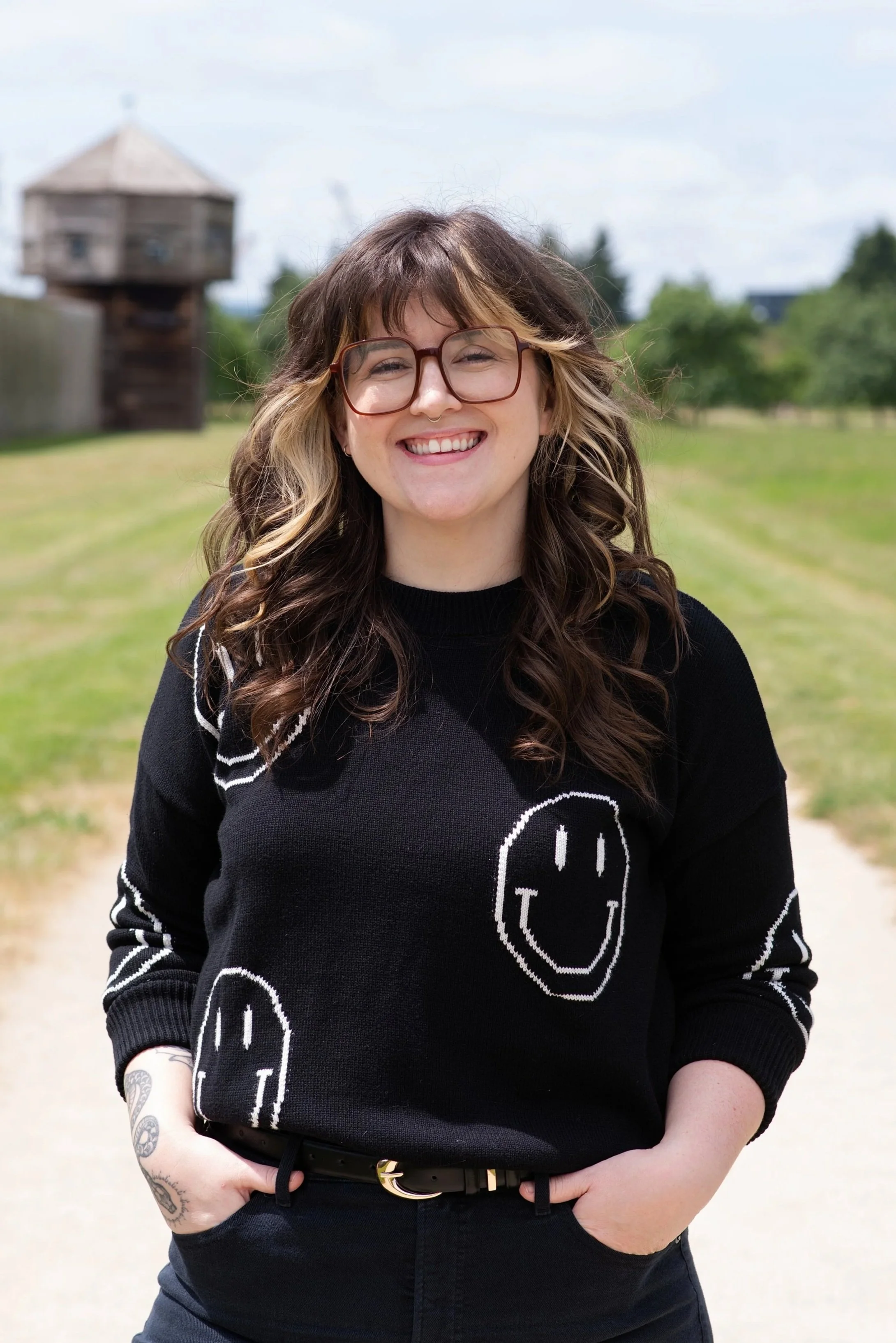  Headshot of a mental health professional in Vancouver, Washington with Fort Vancouver in the background. 
