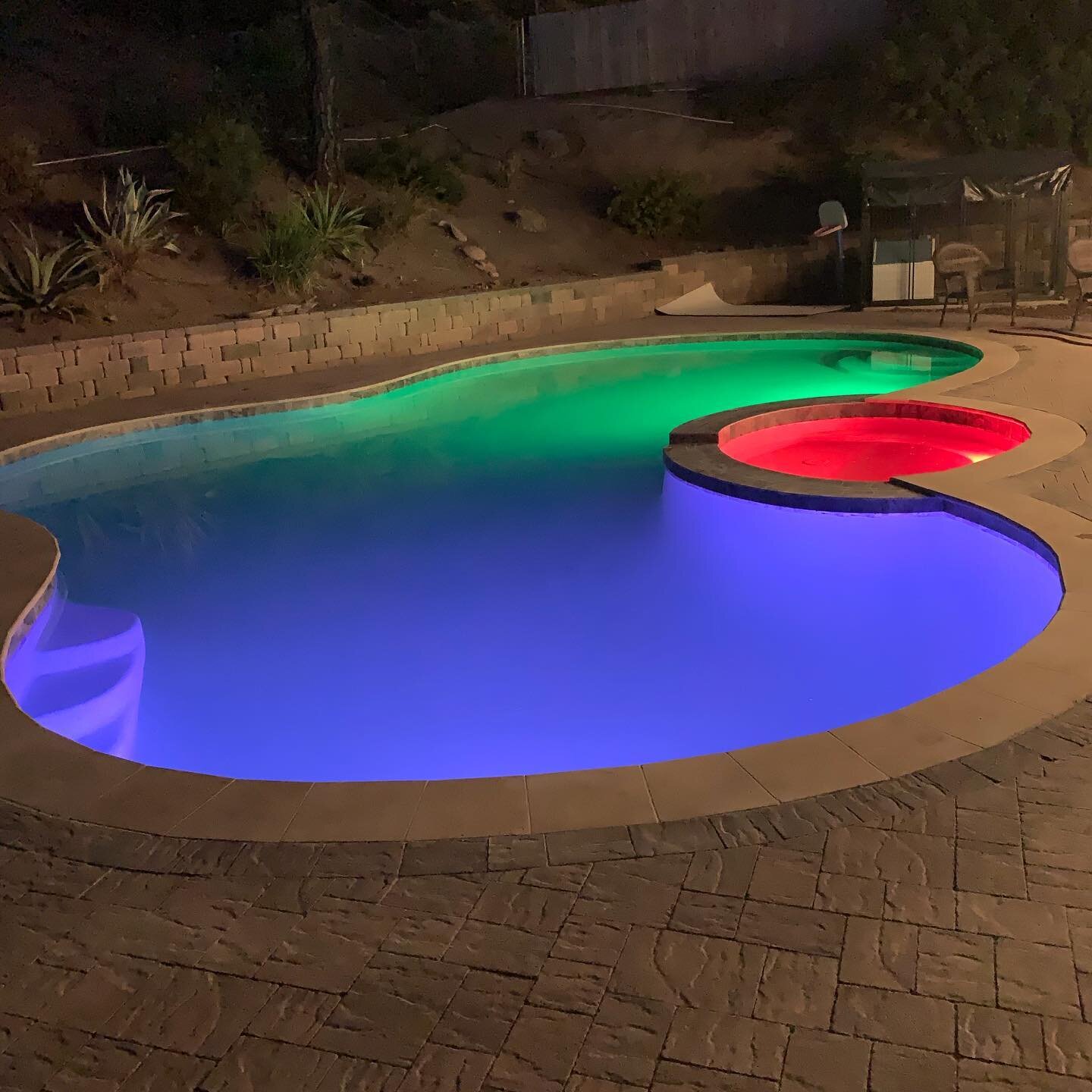 From Dusk to Dawn 🌈 another happy customer! #paradisecustompools#angles