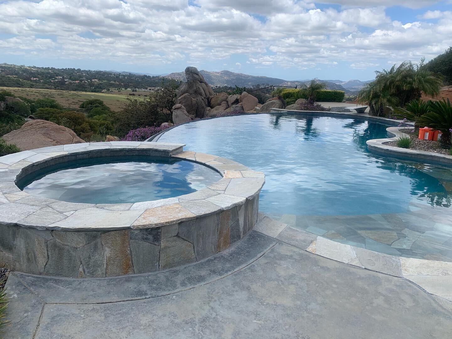 Imagine that! 💧beautiful remodel with an amazing view!#remodel#paradisecustompools#sandiego#pooltime