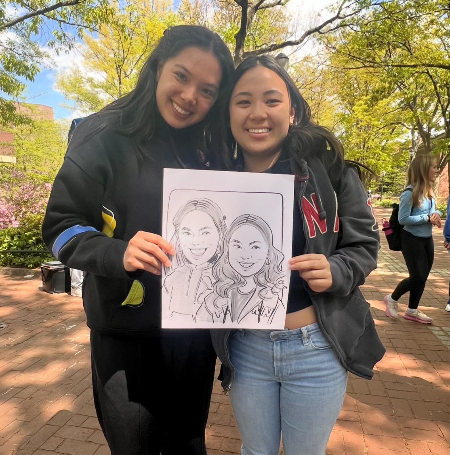 Thanks soo much to Penn for having me outside to draw for the School of Social Policy and Practice! Absolutely gorgeous day and the students were literally the sweetest!! &hearts;️ 
.
.
.
.
#caricaturesbycourtney #girlswhodraw #ipadartist #caricaturi