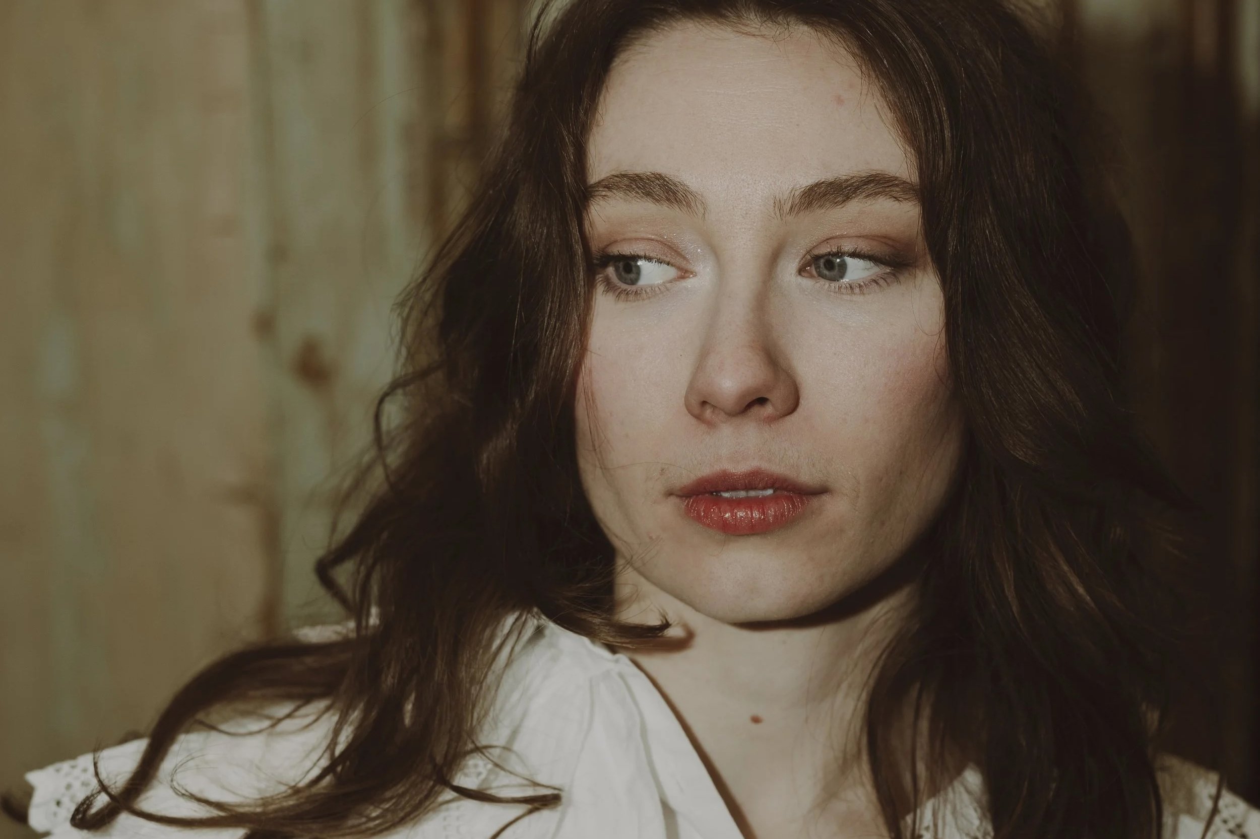  Art-Pop Singer-Songwriter Freya Everest on Storytelling, Womanhood, and Freedom