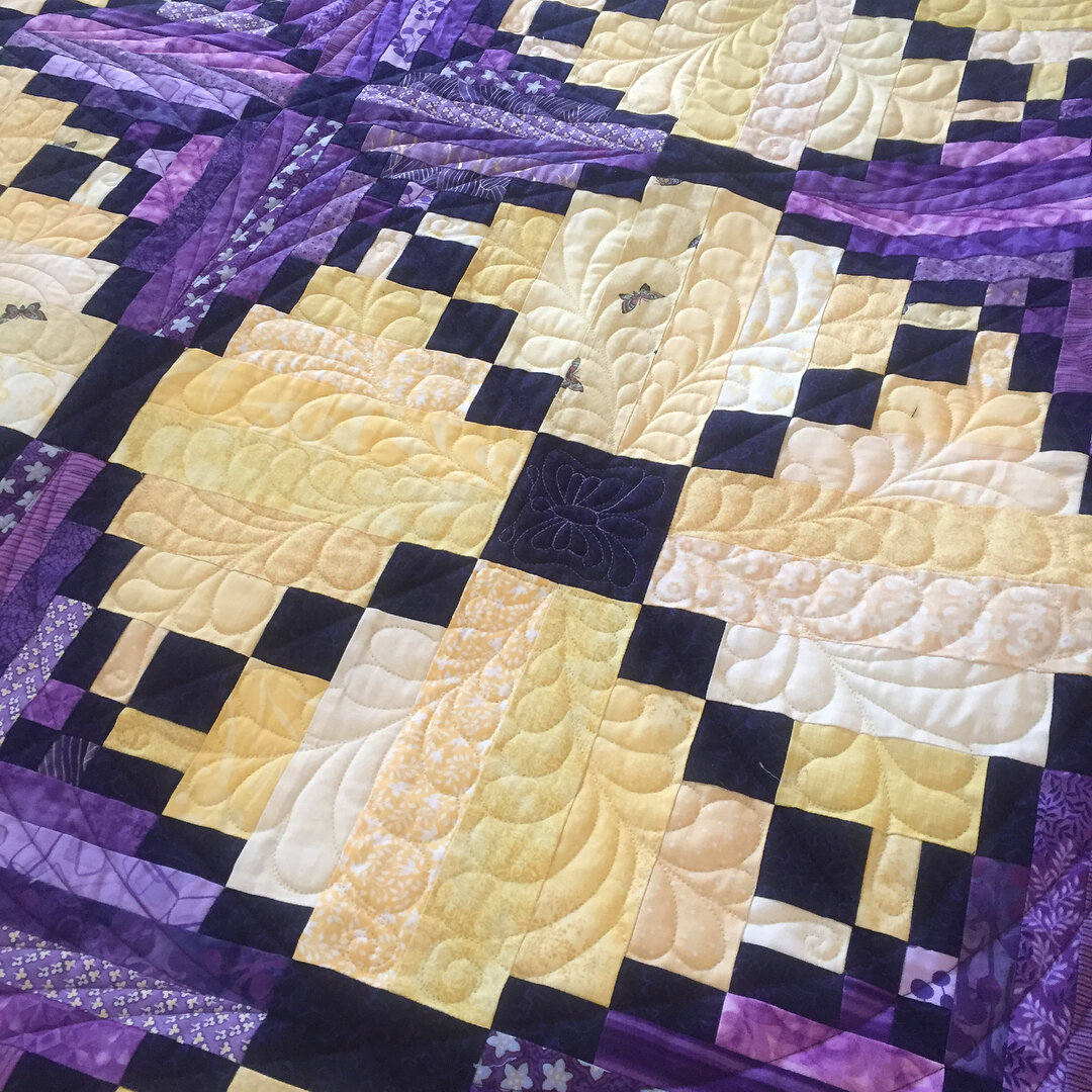 Feathers for days. I love the colors and shapes on this project for a customer!
#longarmquilting #customerquilt