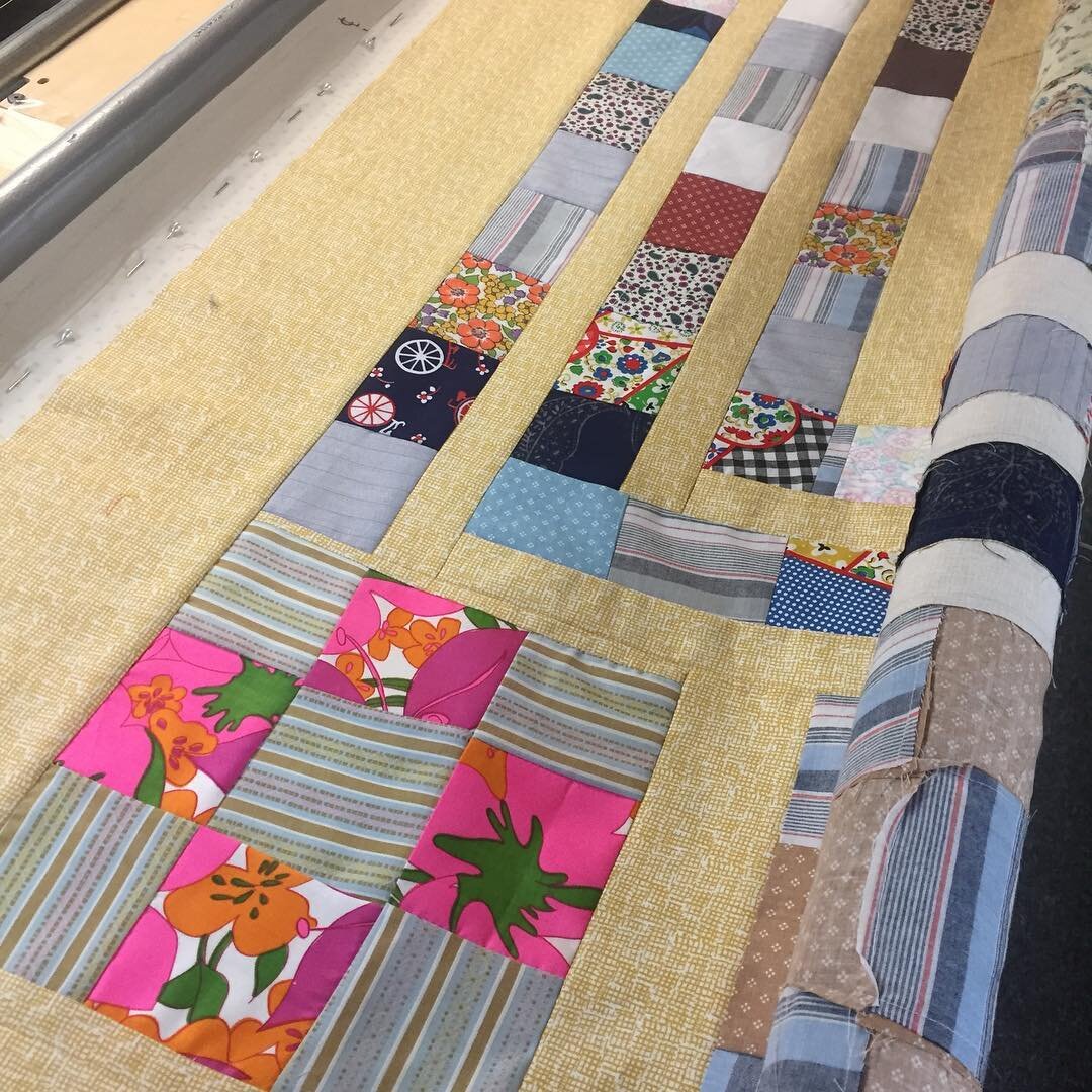 Who knew that &quot;mustard&quot; was a neutral? #happyyellow #customerquilt #grandmasblocksmadenew