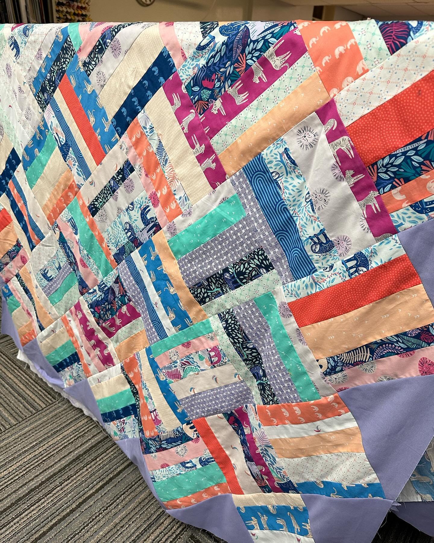 So happy to be quilting again! Stay tuned for the finish&hellip;
#Longarmquilting #customerquilts
