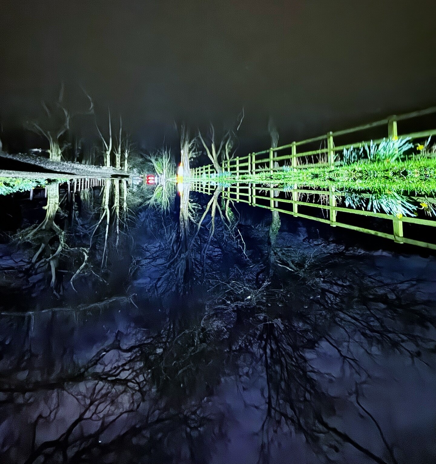 Puddles ❤️❤️❤️ #hammcourtweybridge #reflections #nightphotography #spookyshadows