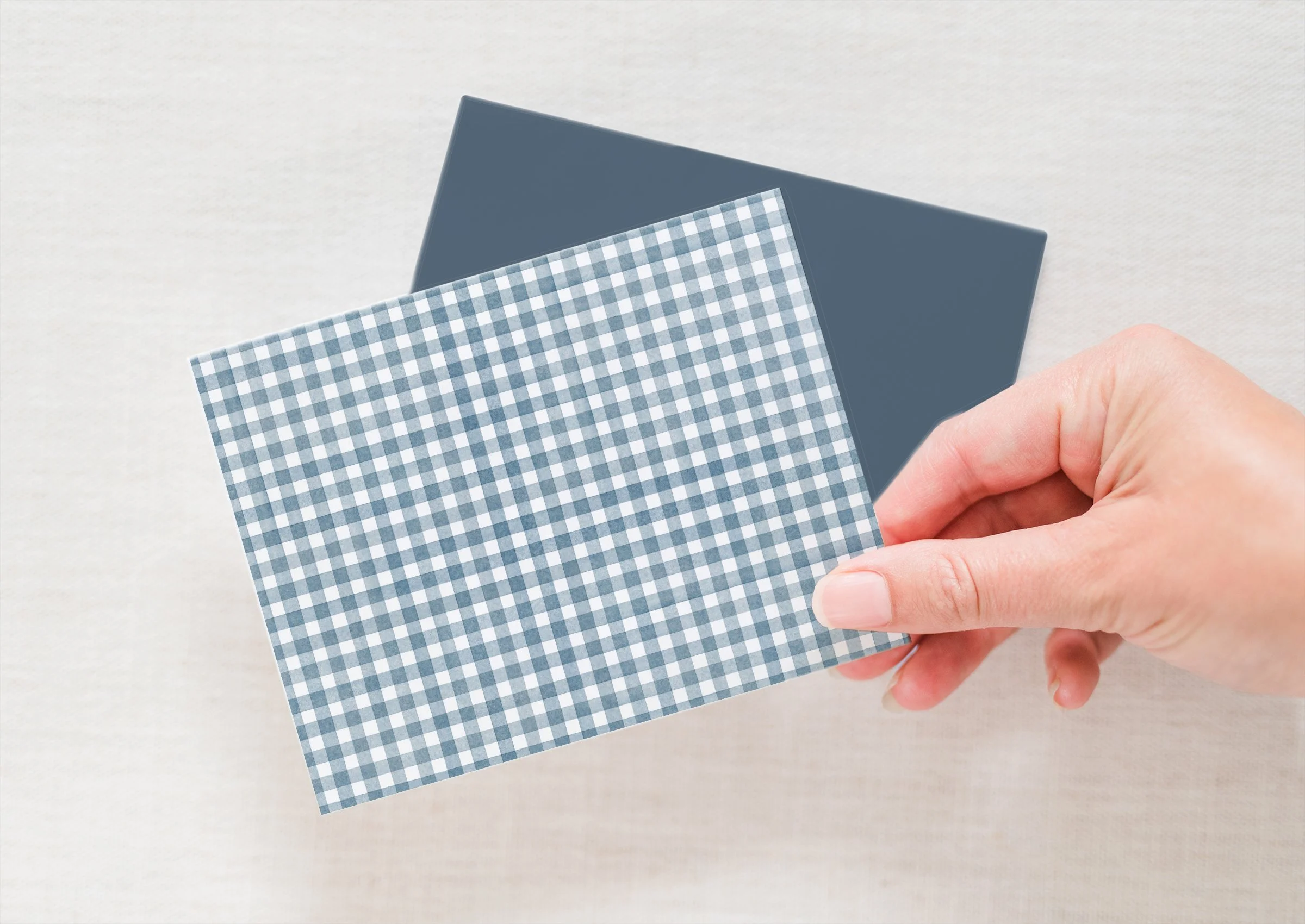 NOTE1021_Hand_Mockup.jpg